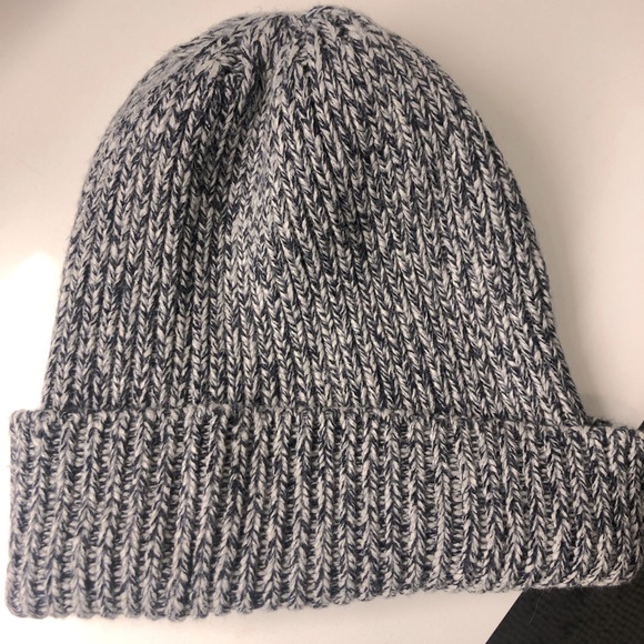 Uniqlo grey & black touque - Picture 1 of 3